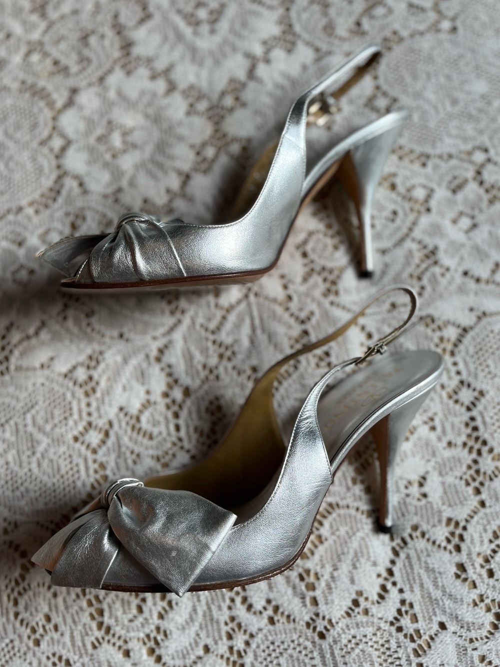 Y2K Valentino Garavani Sling Back Bow Heels, Silver Lambskin, Size EU 40 - Picture 8 of 12
